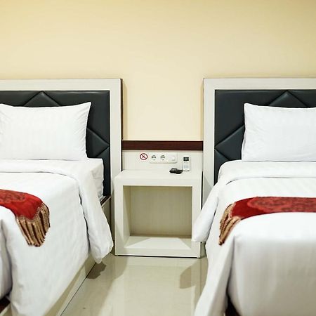 Grand Buana Lestari Hotel Padang  Buitenkant foto