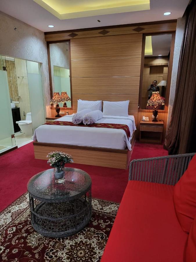 Grand Buana Lestari Hotel Padang  Buitenkant foto