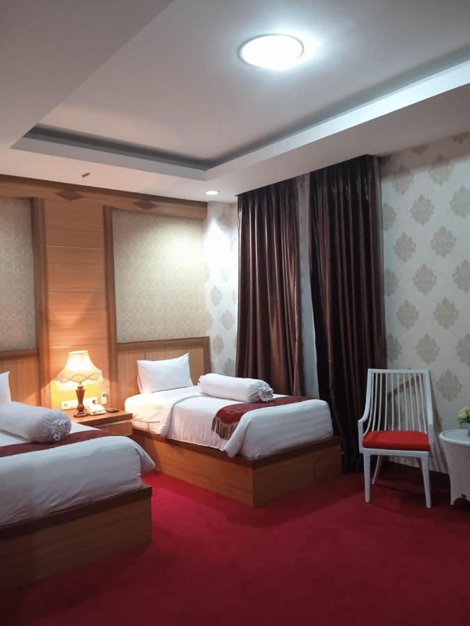 Grand Buana Lestari Hotel Padang  Buitenkant foto