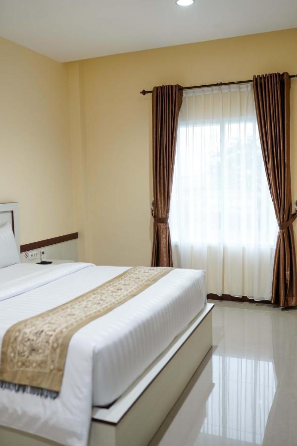 Grand Buana Lestari Hotel Padang  Buitenkant foto