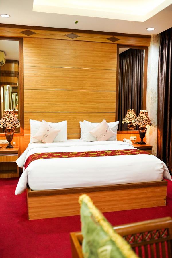 Grand Buana Lestari Hotel Padang  Buitenkant foto