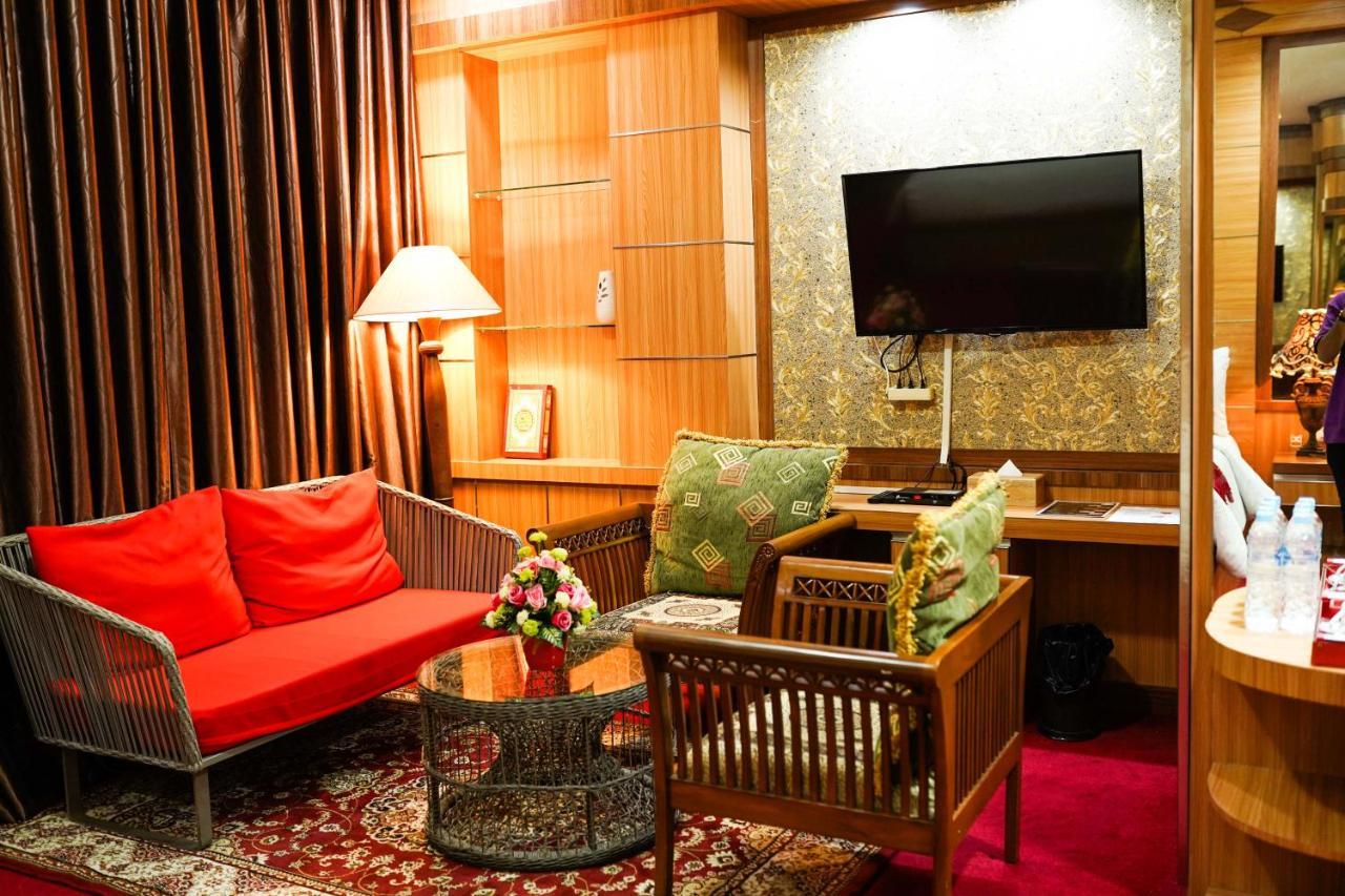 Grand Buana Lestari Hotel Padang  Buitenkant foto