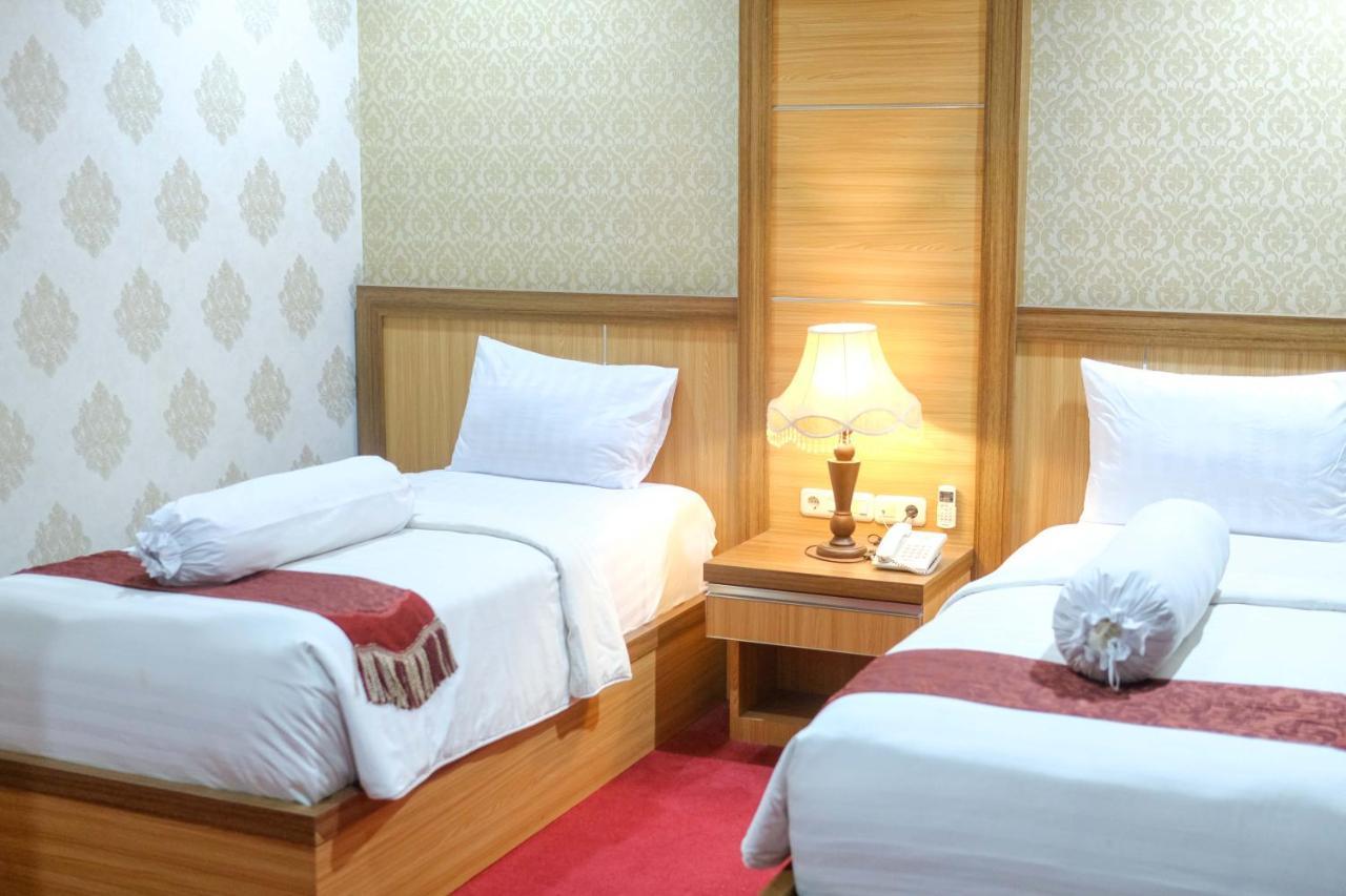Grand Buana Lestari Hotel Padang  Buitenkant foto