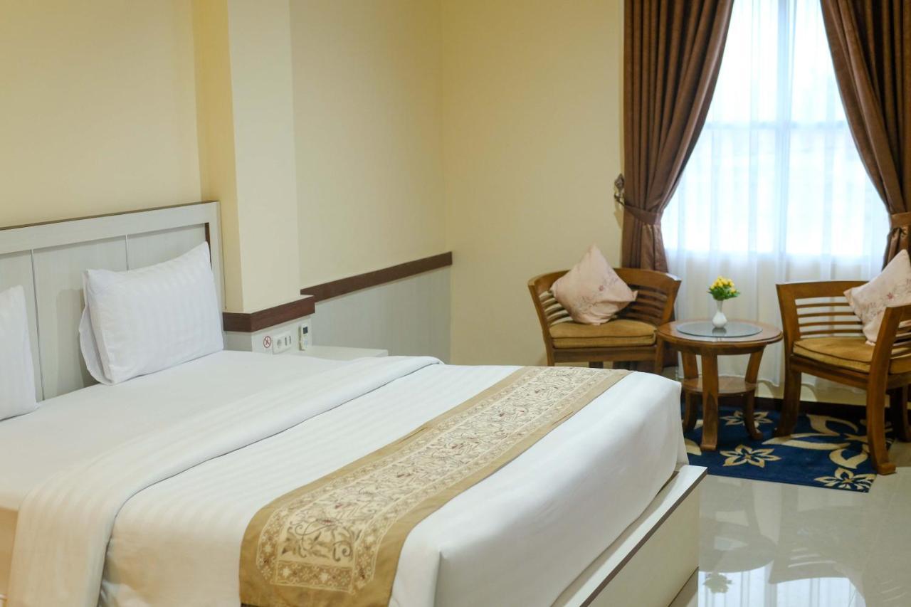 Grand Buana Lestari Hotel Padang  Buitenkant foto