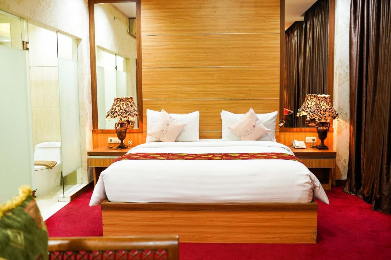 Grand Buana Lestari Hotel Padang  Buitenkant foto