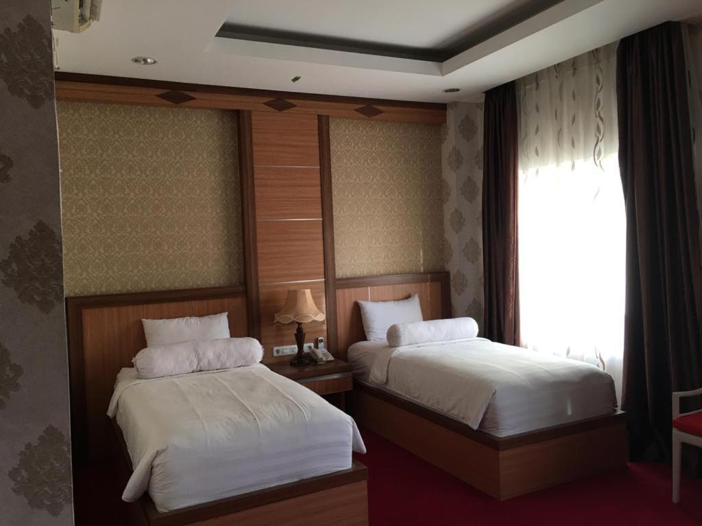 Grand Buana Lestari Hotel Padang  Buitenkant foto